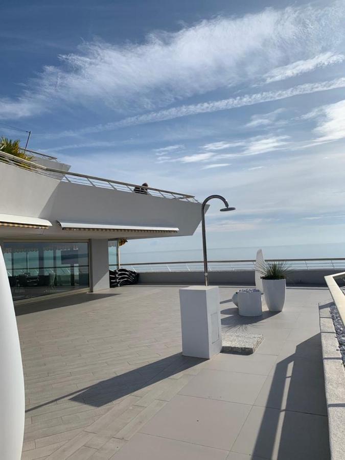ヴィルヌーヴ・ルベPort Marina Baie Des Angesアパートメント エクステリア 写真